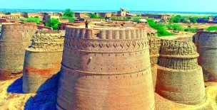 Derawar Fort - Ahmadpur East Tehsil - Cholistan Desert