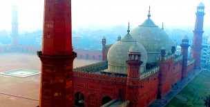 Badshahi Mosque - Hazuri Bagh - Lahore City